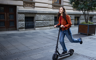 Microcorner mit E-Scooter und Elektromobilitäts-Zubehör