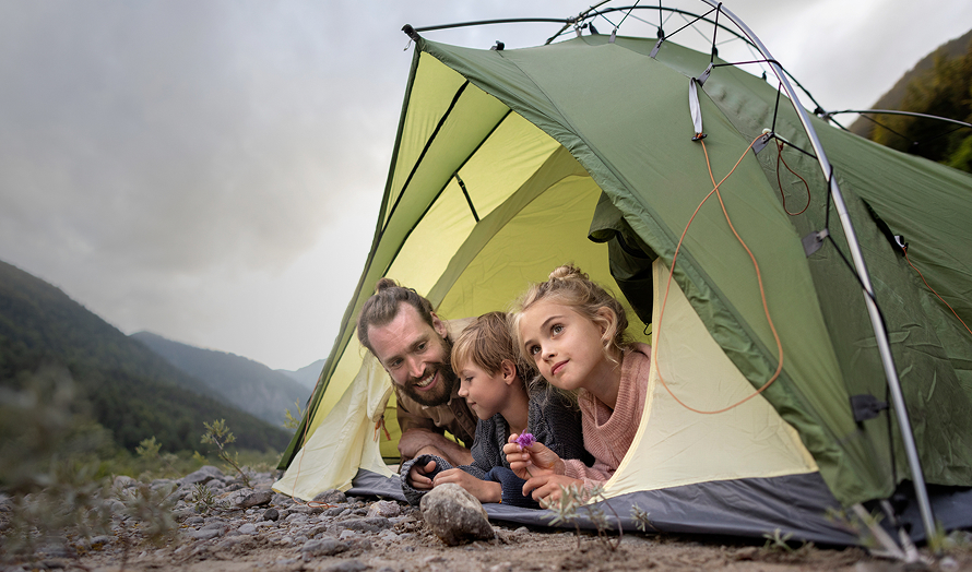 Camping und Outdoor-Ausrüstung für Abenteuer in der Natur